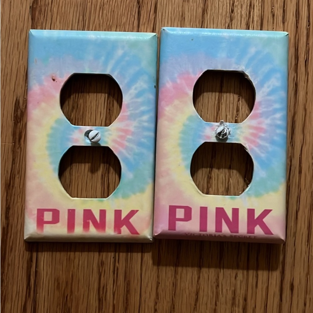 2 OUTLETS